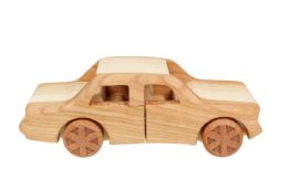 Samochód z drewna "Fiat 125p"