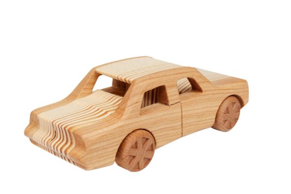 Samochód z drewna "Fiat 125p"