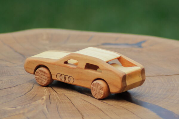 Samochód z drewna "Audi Quattro"