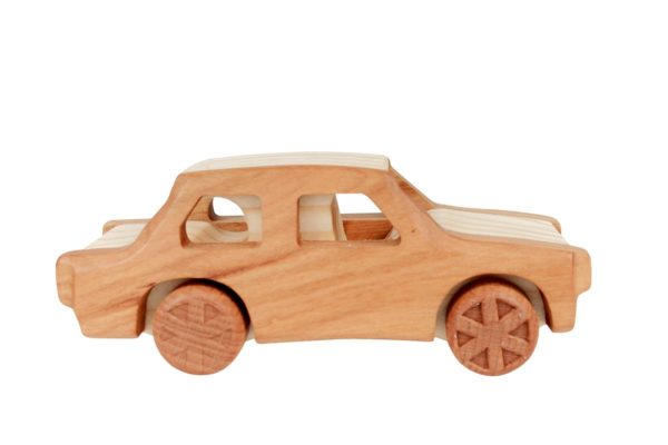 Samochód z drewna "Trabant 601"