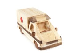 Samochód z drewna "Ambulans"