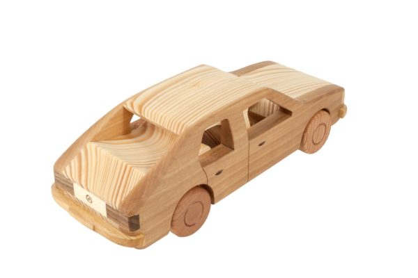 Samochód z drewna "FSO Polonez"