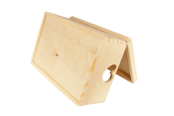 Drewniany kufer, pudełko z deklem