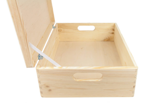 Drewniany kufer, pudełko z deklem