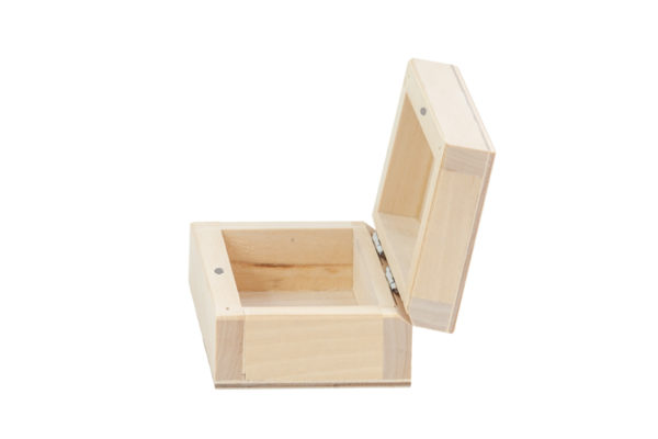 Drewniane pudełeczko z magnesem