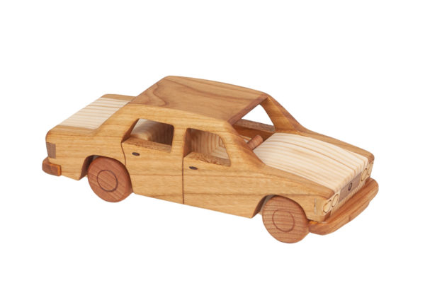 Duży, drewniany model auta "Fiat 125p"