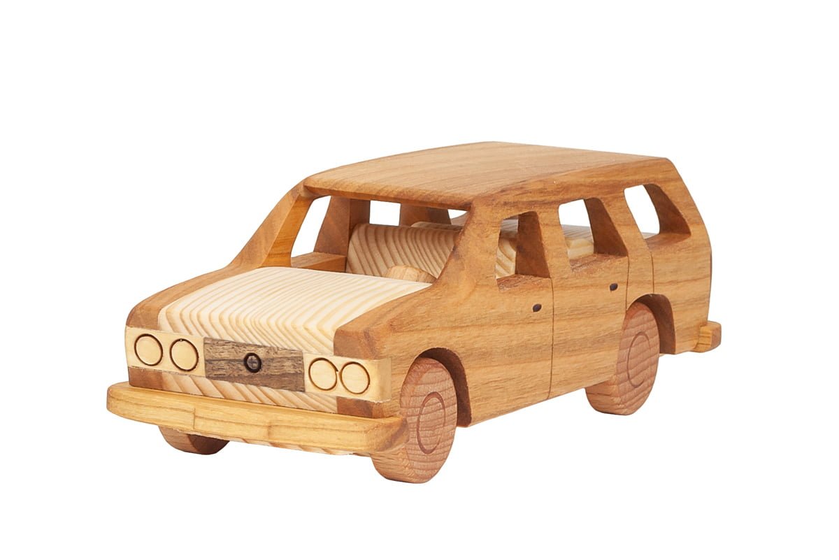 Duży, drewniany model "Fiat 125p kombi"