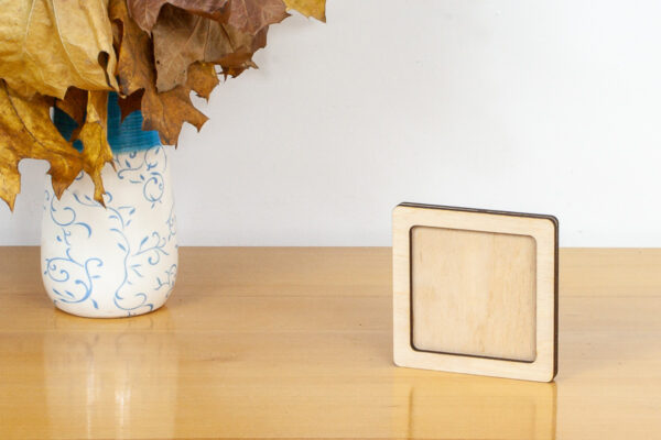 Kwadratowa, drewniana tacka - baza dla kreatywnych prac