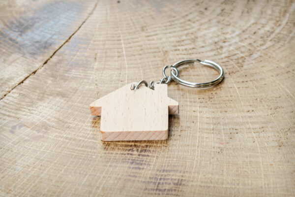 Drewniany breloczek do kluczy, domek