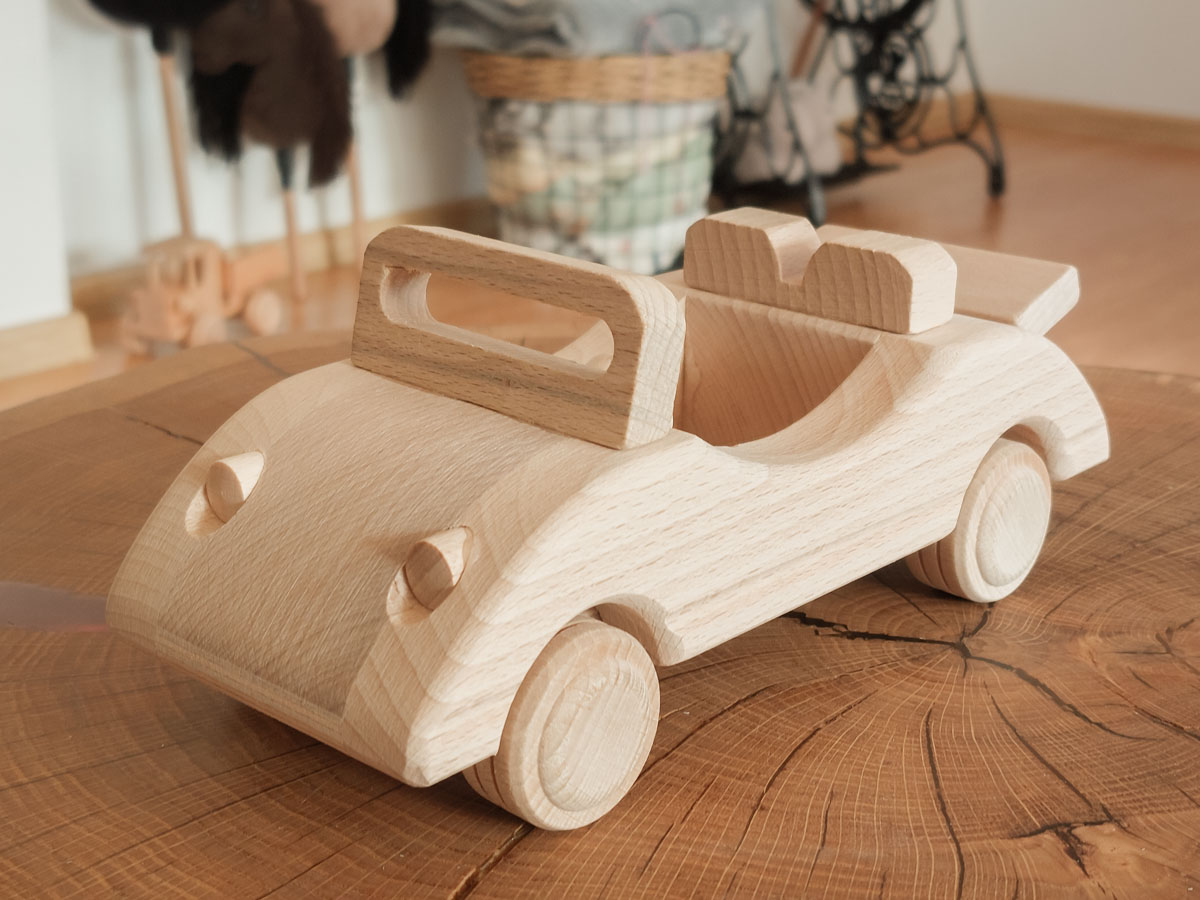 Model auta z drewna - kabriolet