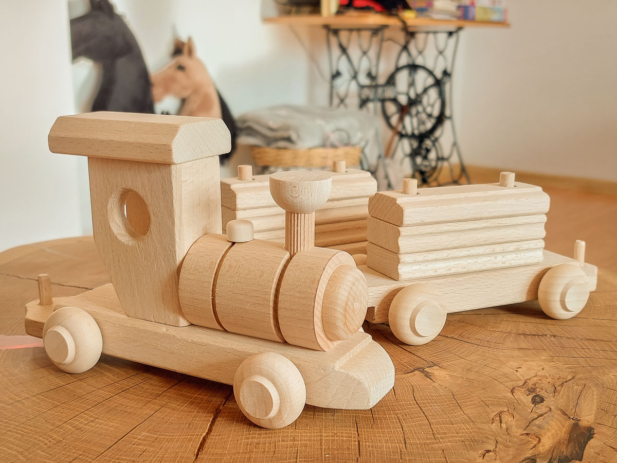 Kolejka z drewna - wagony z klockami